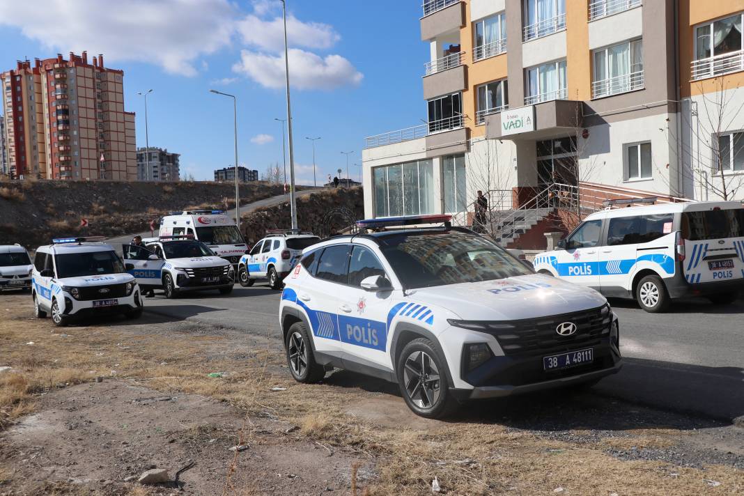 7 yaşındaki oğlunu vuran baba kendini eve kilitledi 4